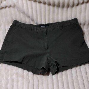 size 14 Moda International Cotton Spandex Shorts- hunter green